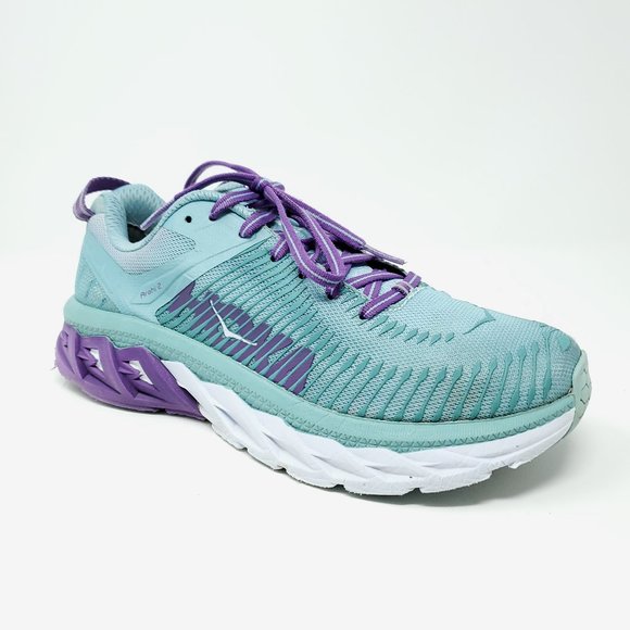 hoka one one arahi 2